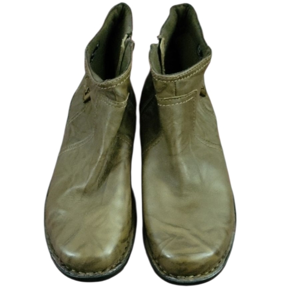 NWT Clarks Brown Leather Ankle Boots